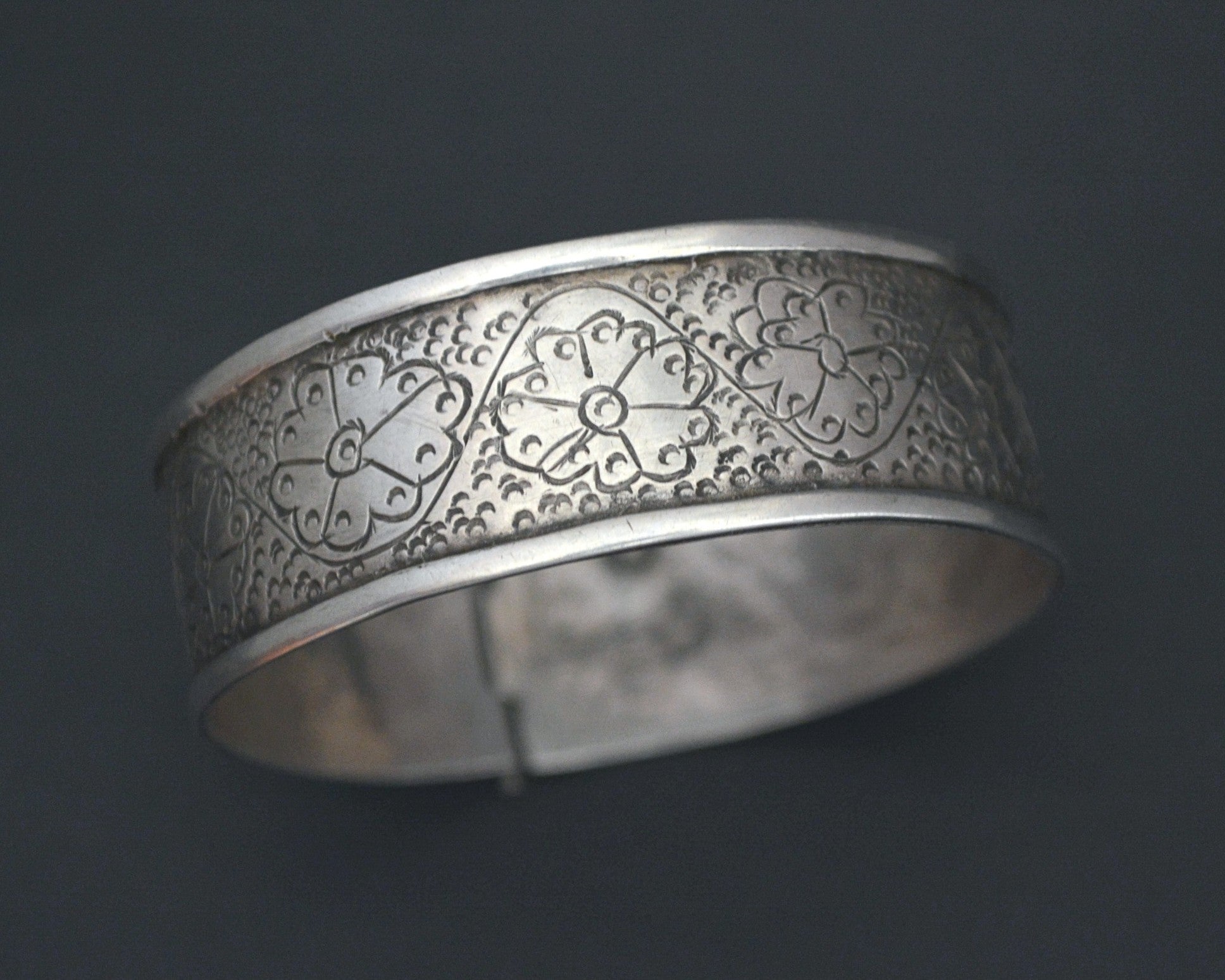 Turkmen Silver Hinged Bracelet - SMALL