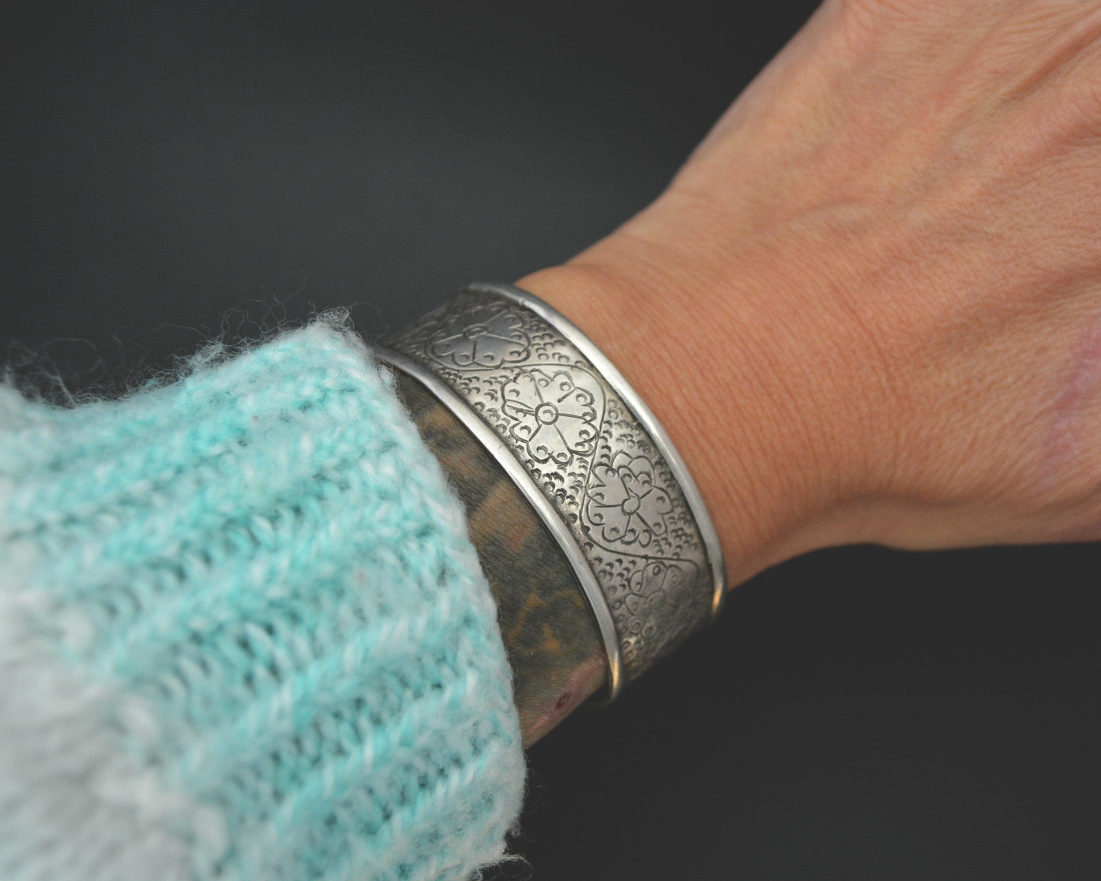 Turkmen Silver Hinged Bracelet - SMALL