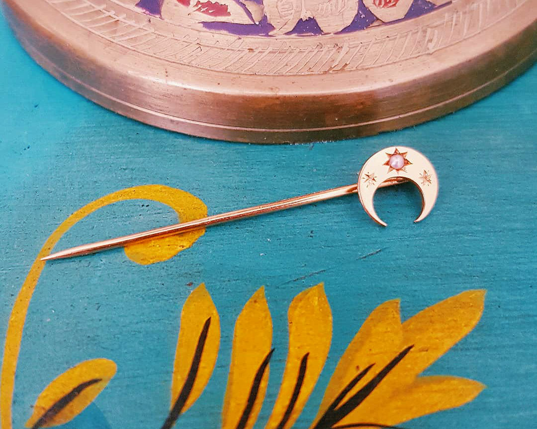 Antique Victorian 18K Gold Crescent Moon Pin
