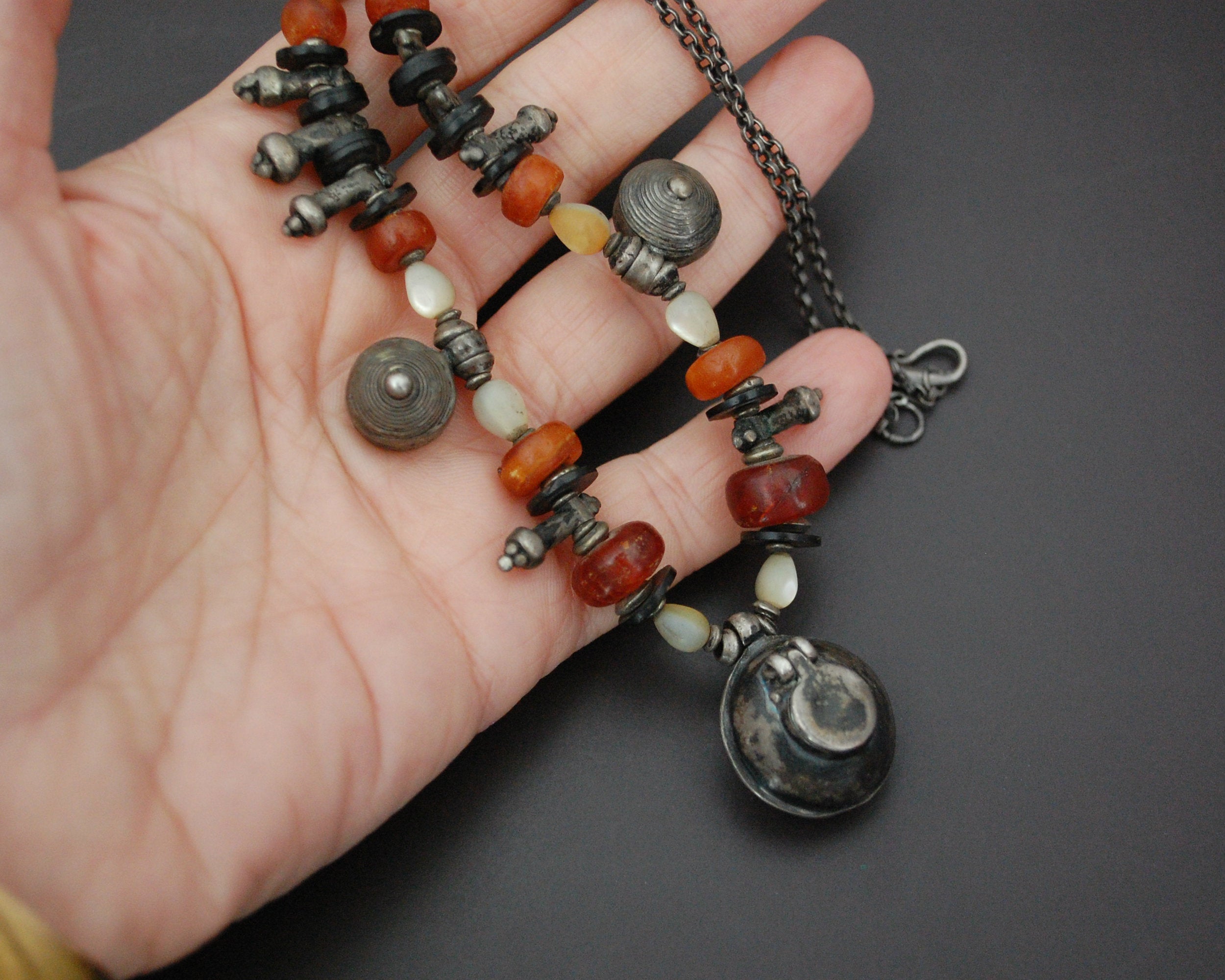Ethnic Amber Mother of Pearl Silver Beads Necklace