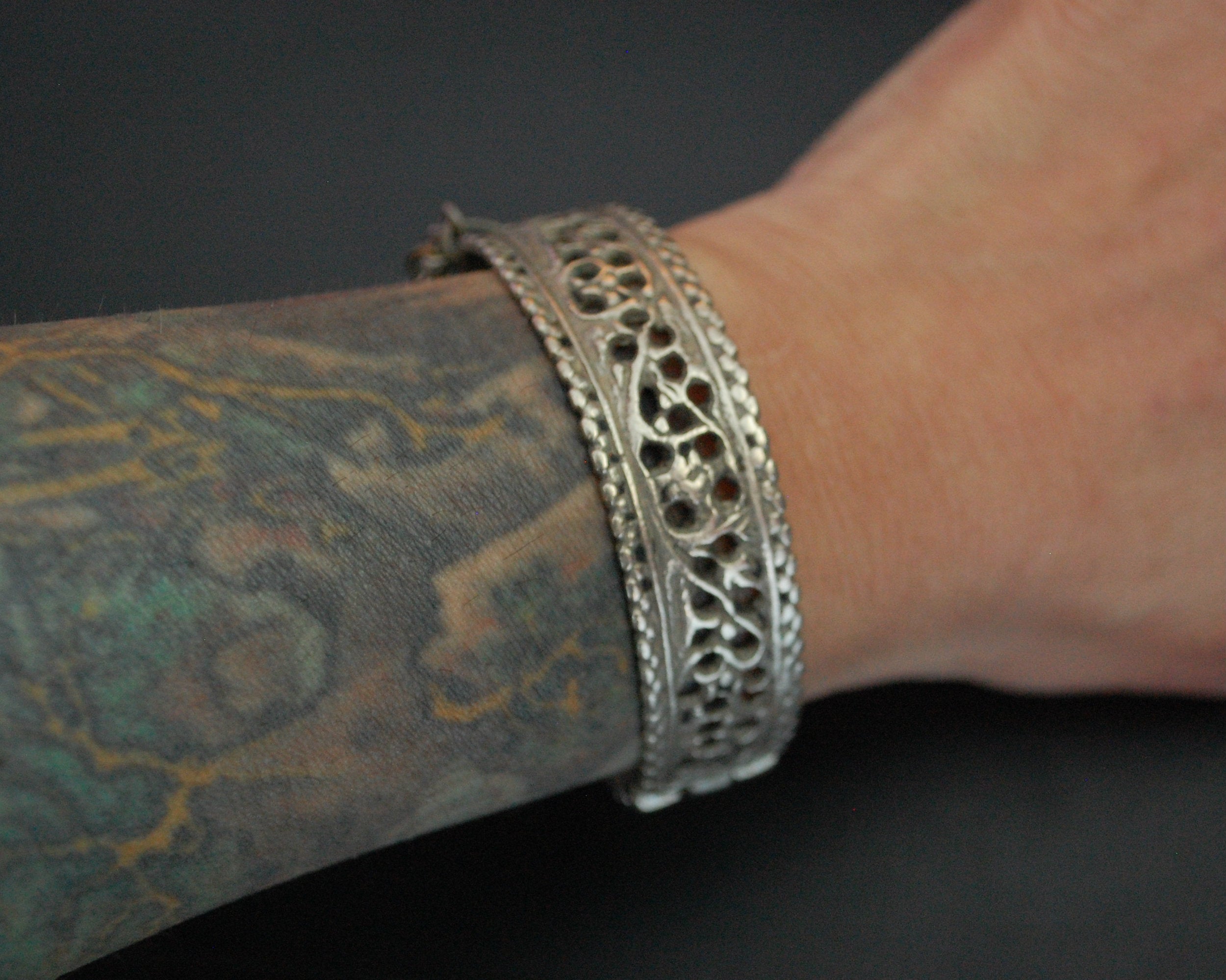 Yemeni Bedouin Hinged Silver Bracelet - Small