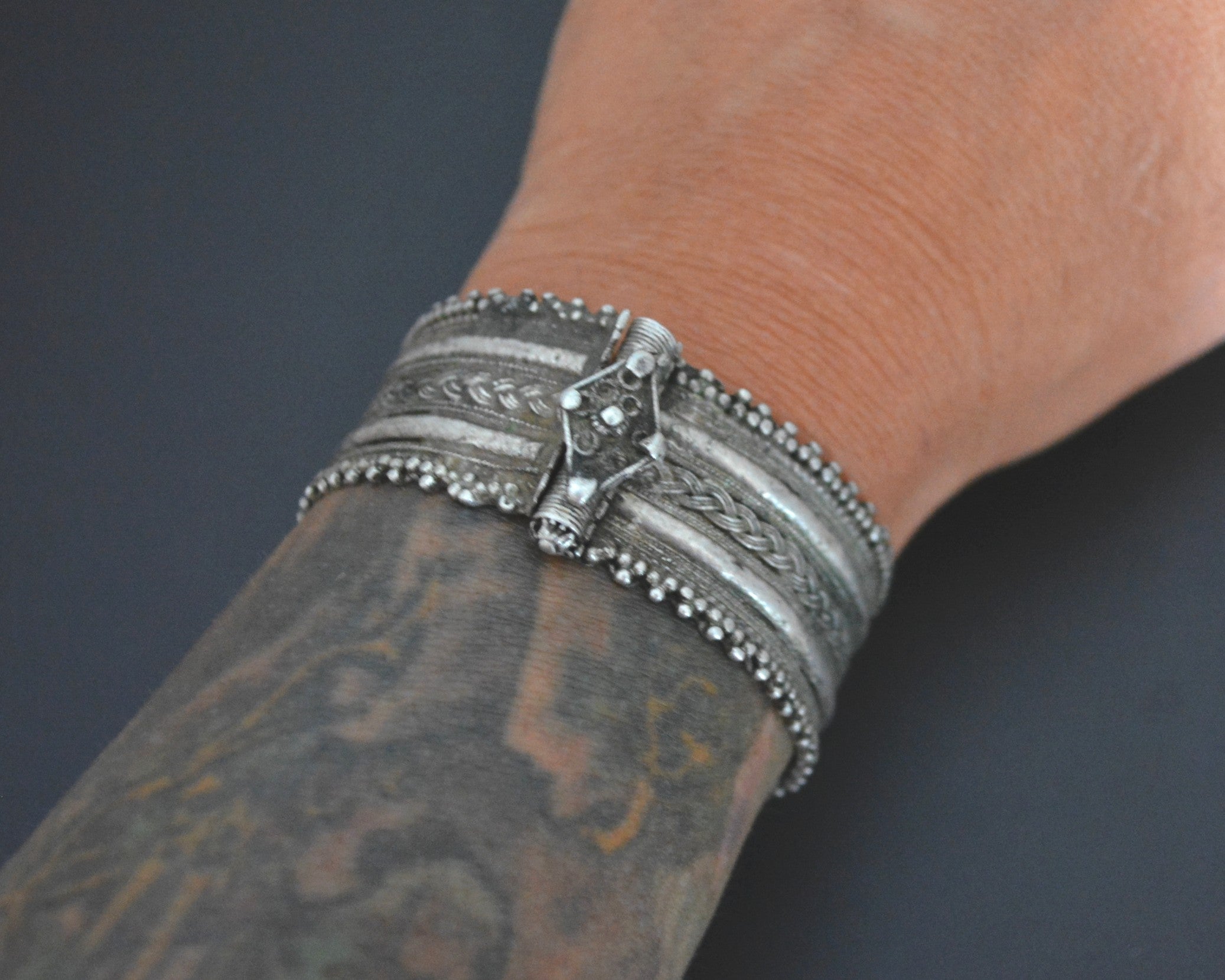 Yemeni Bedouin Hinged Silver Bracelet - XXSmall Size