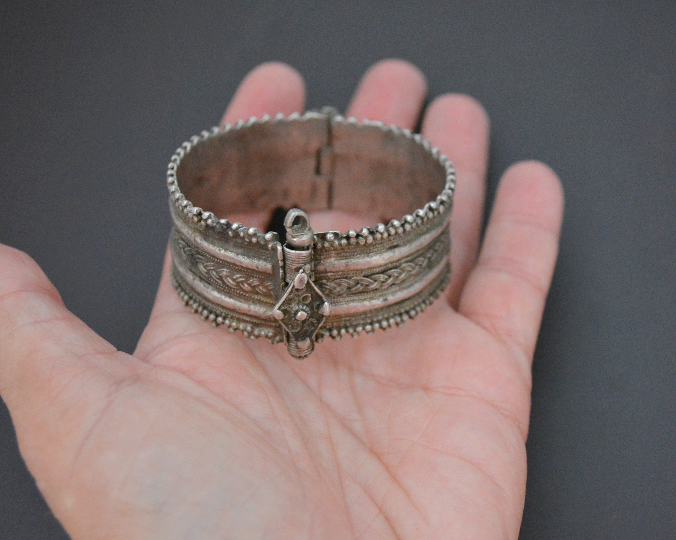 Yemeni Bedouin Hinged Silver Bracelet - XXSmall Size