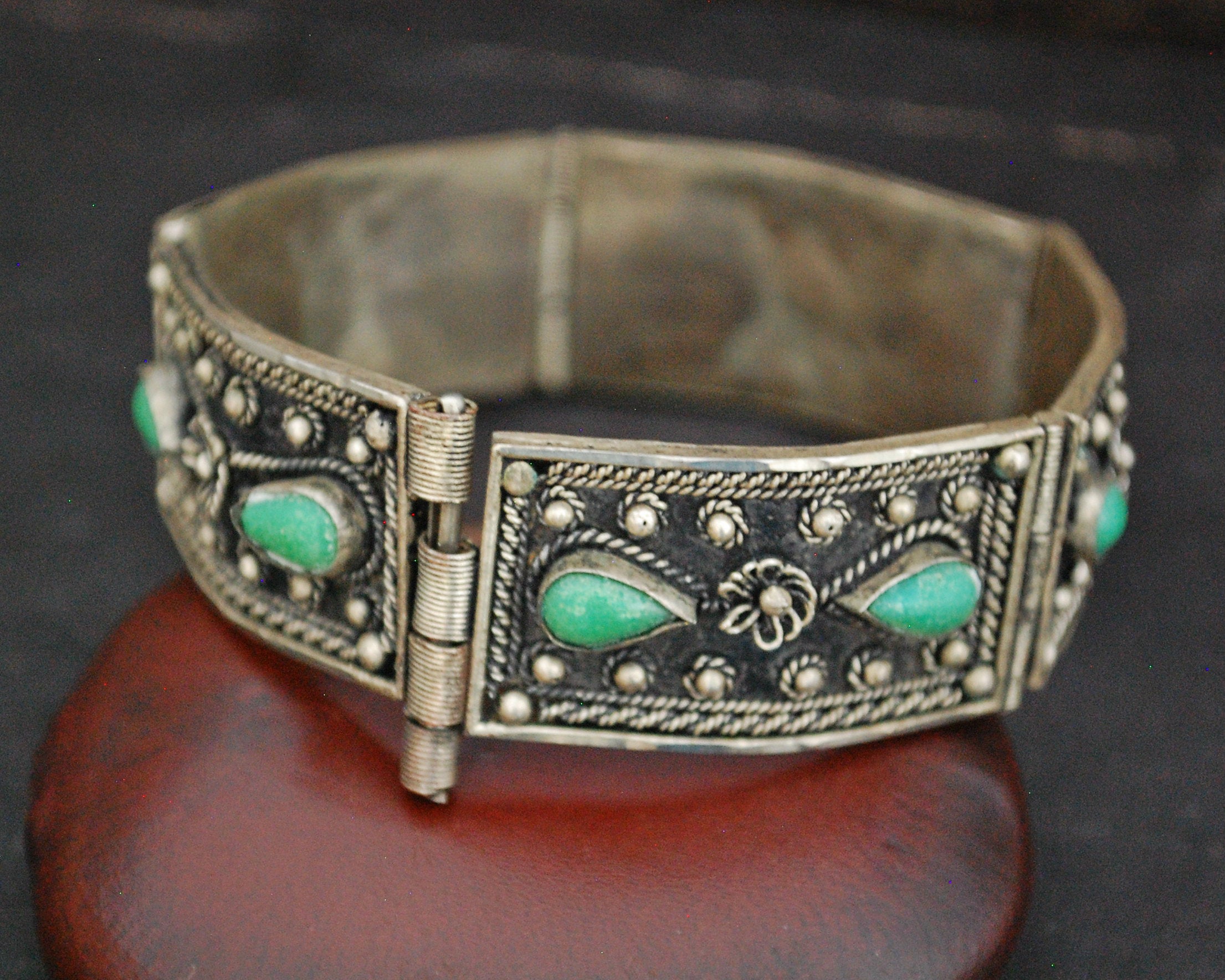 Ethnic Filigree Link Bracelet with Green Stones