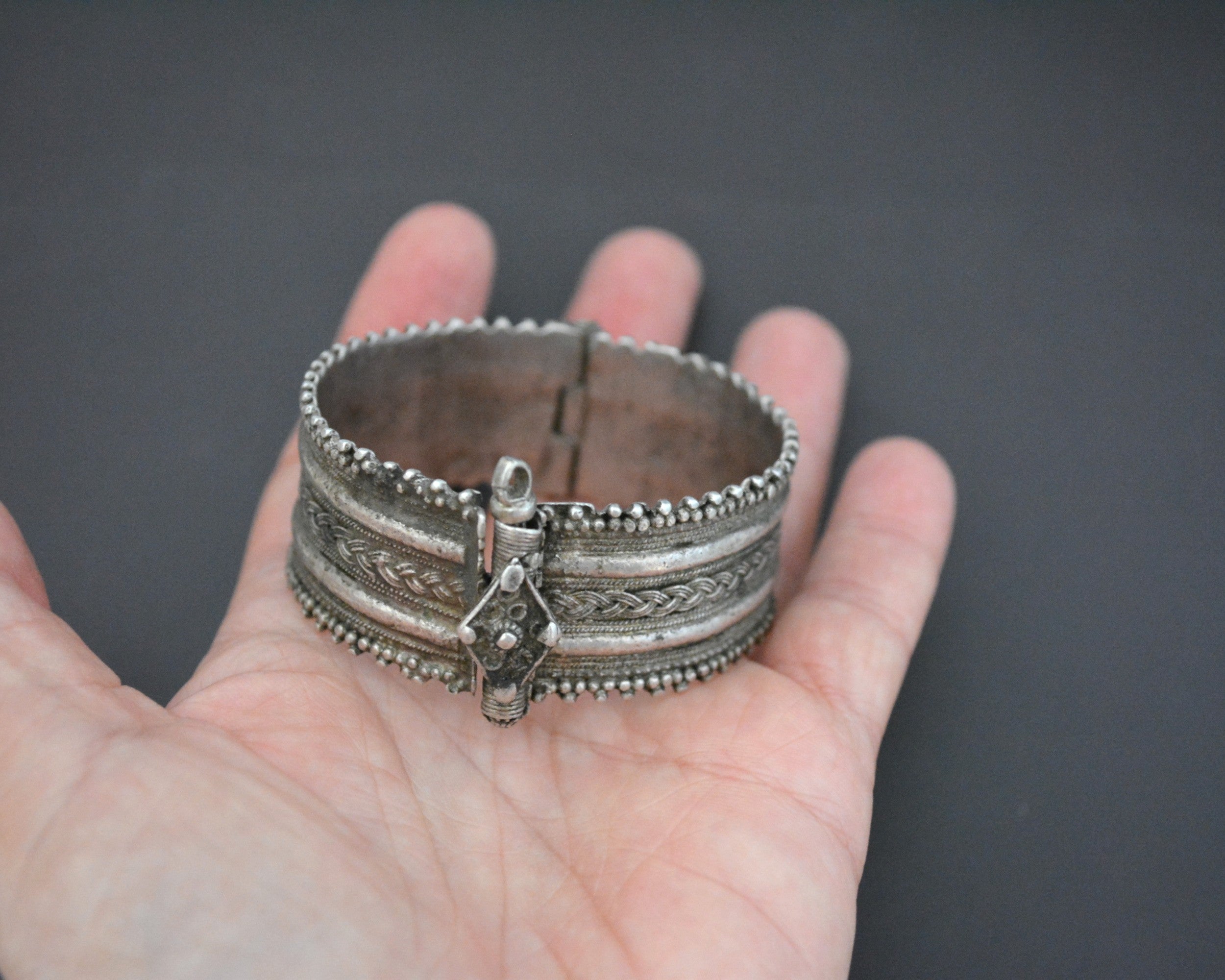 Yemeni Bedouin Silver Bracelet - Hinged - XXSmall Size