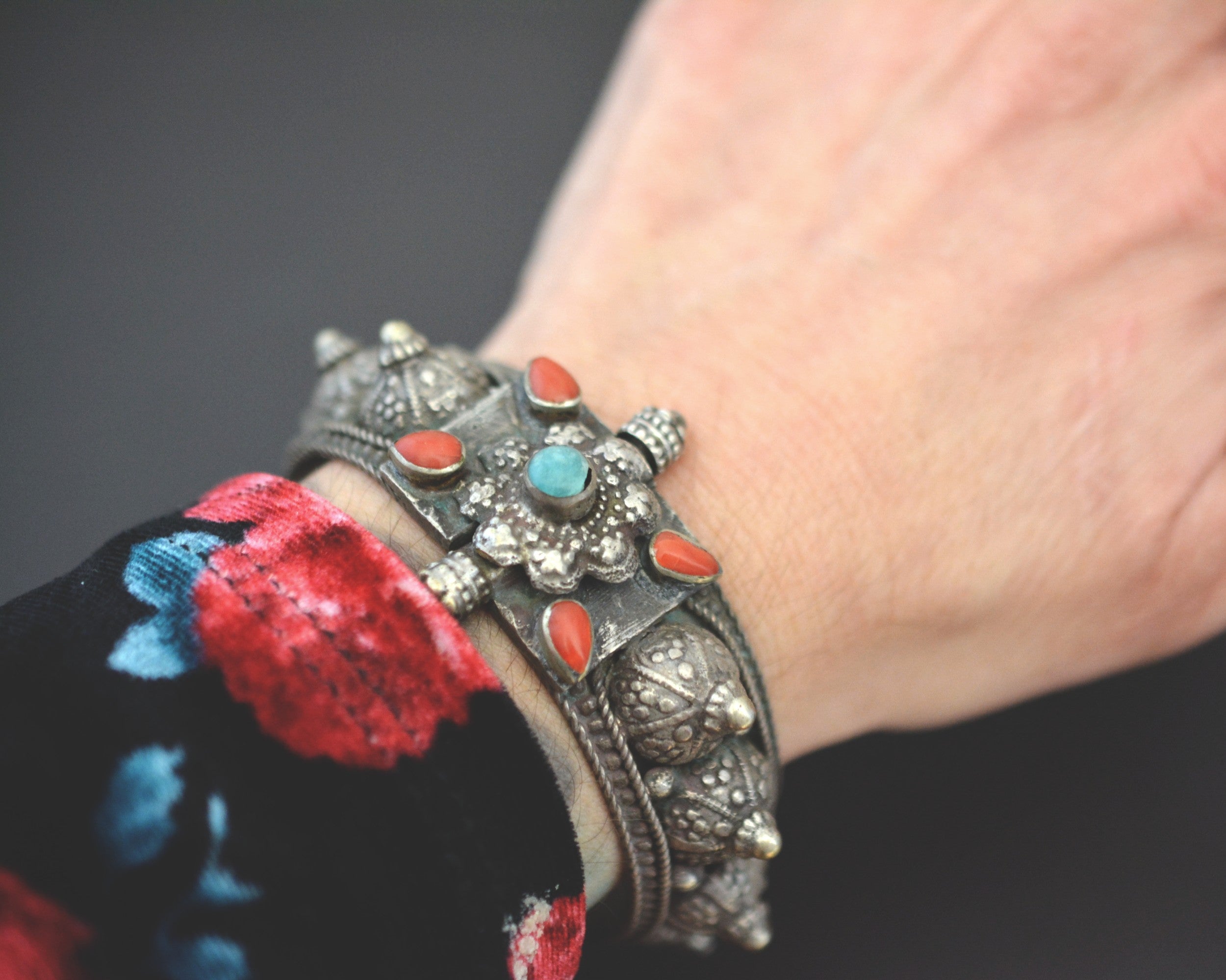 Yemeni Bedouin Silver Bracelet with Coral and Turquoise - Hinged - Small Size