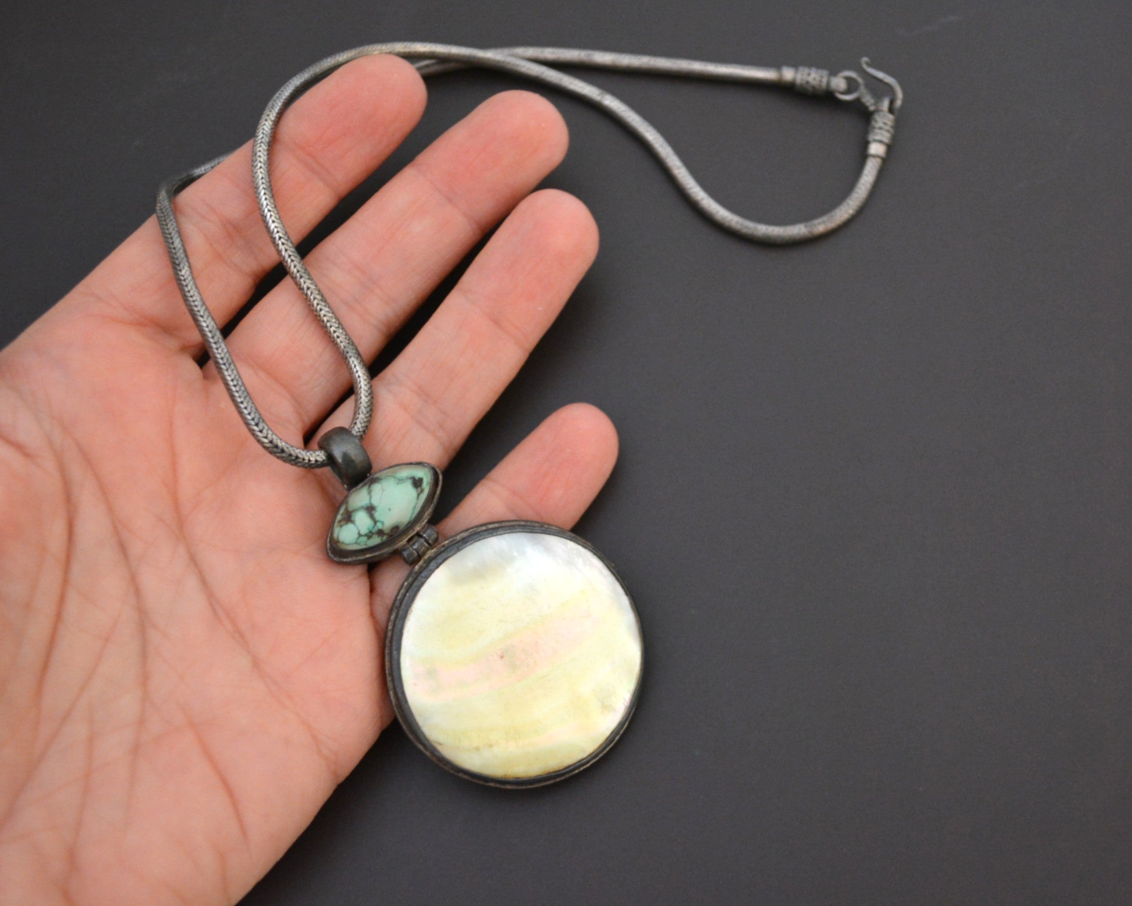 Ethnic Turquoise Mother of Pearl Snake Chain Necklace