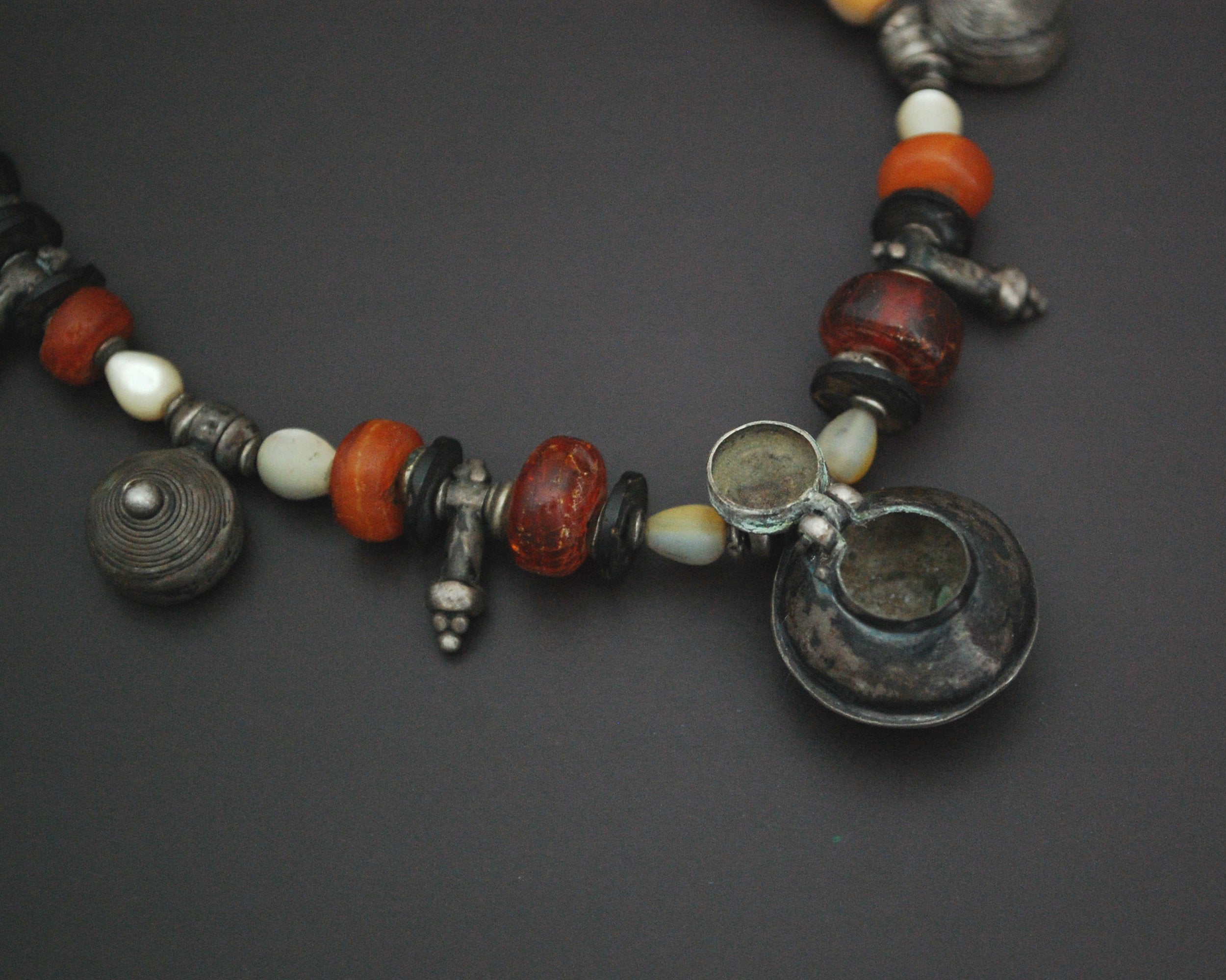 Ethnic Amber Mother of Pearl Silver Beads Necklace