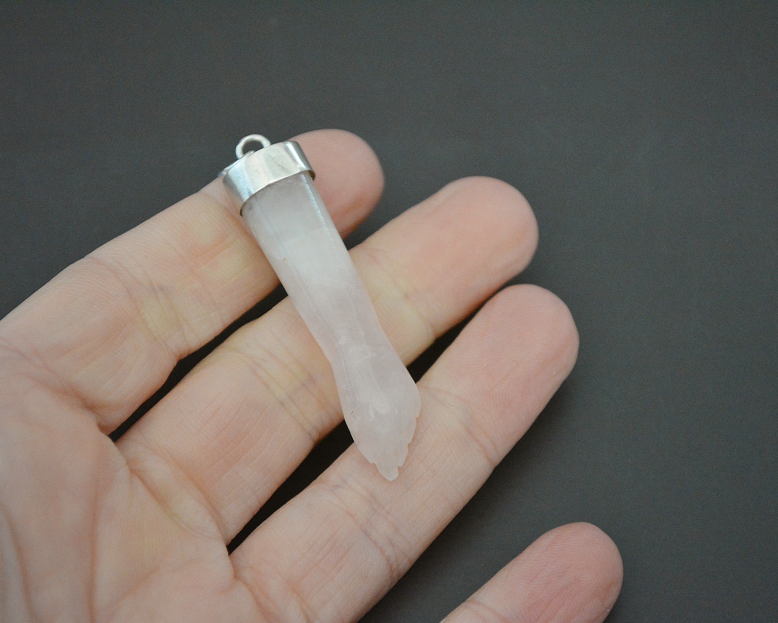 Rosequartz Figa Hand Lucky Charm Amulet