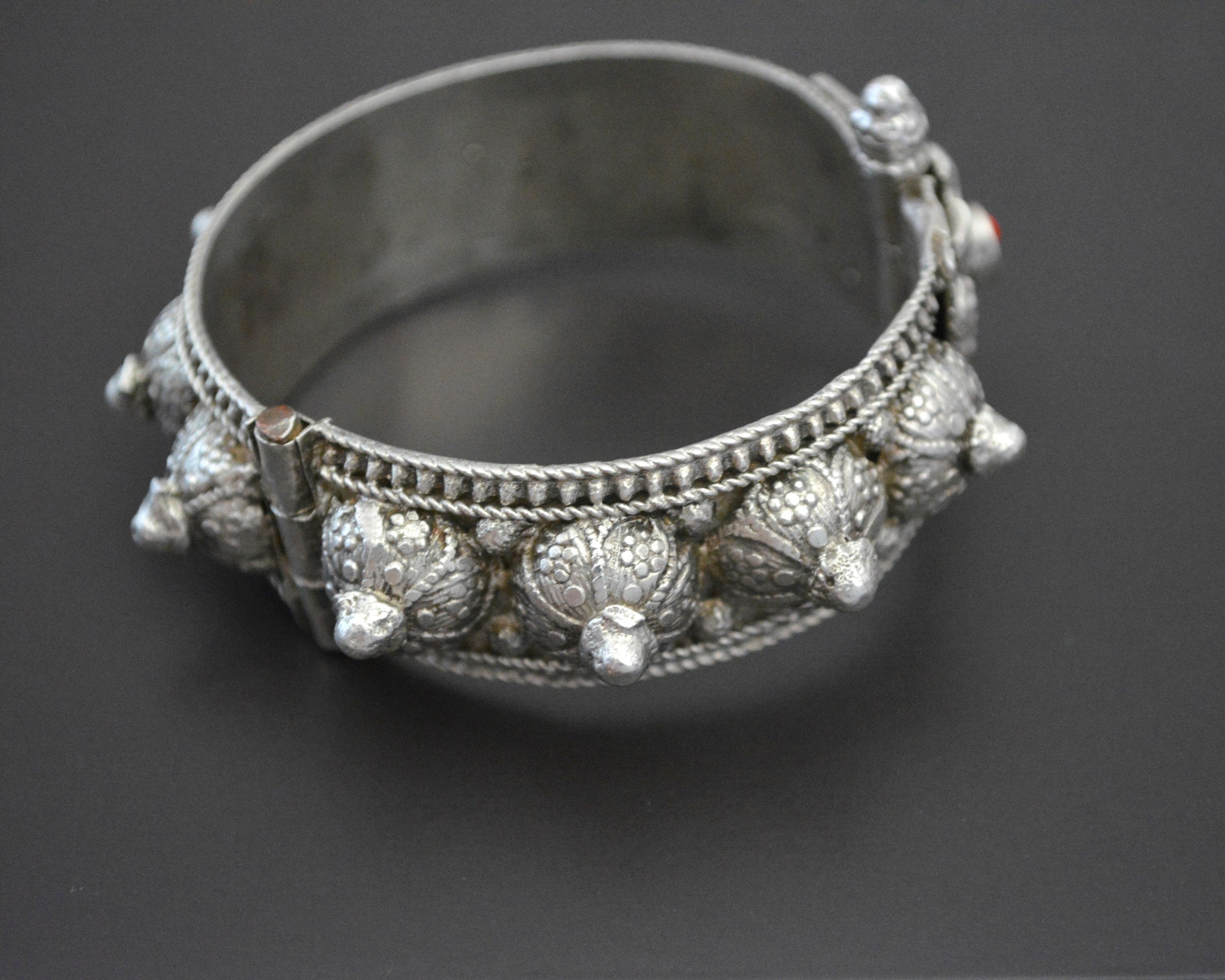 Yemeni Bedouin Silver Bracelet with Red Bead - Hinged - Small Size
