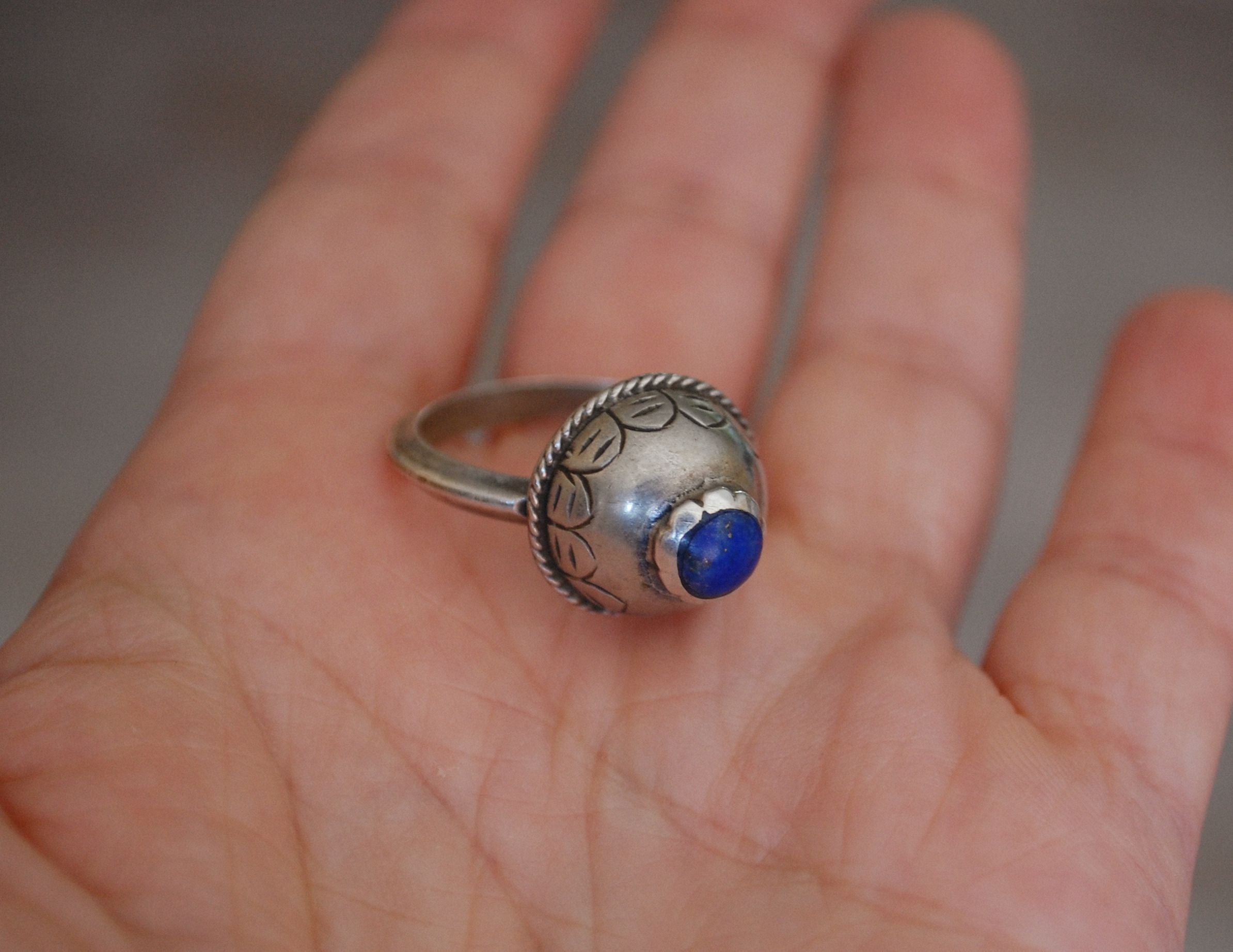 Vintage Afghani Lapis Lazuli Ring - Size 9
