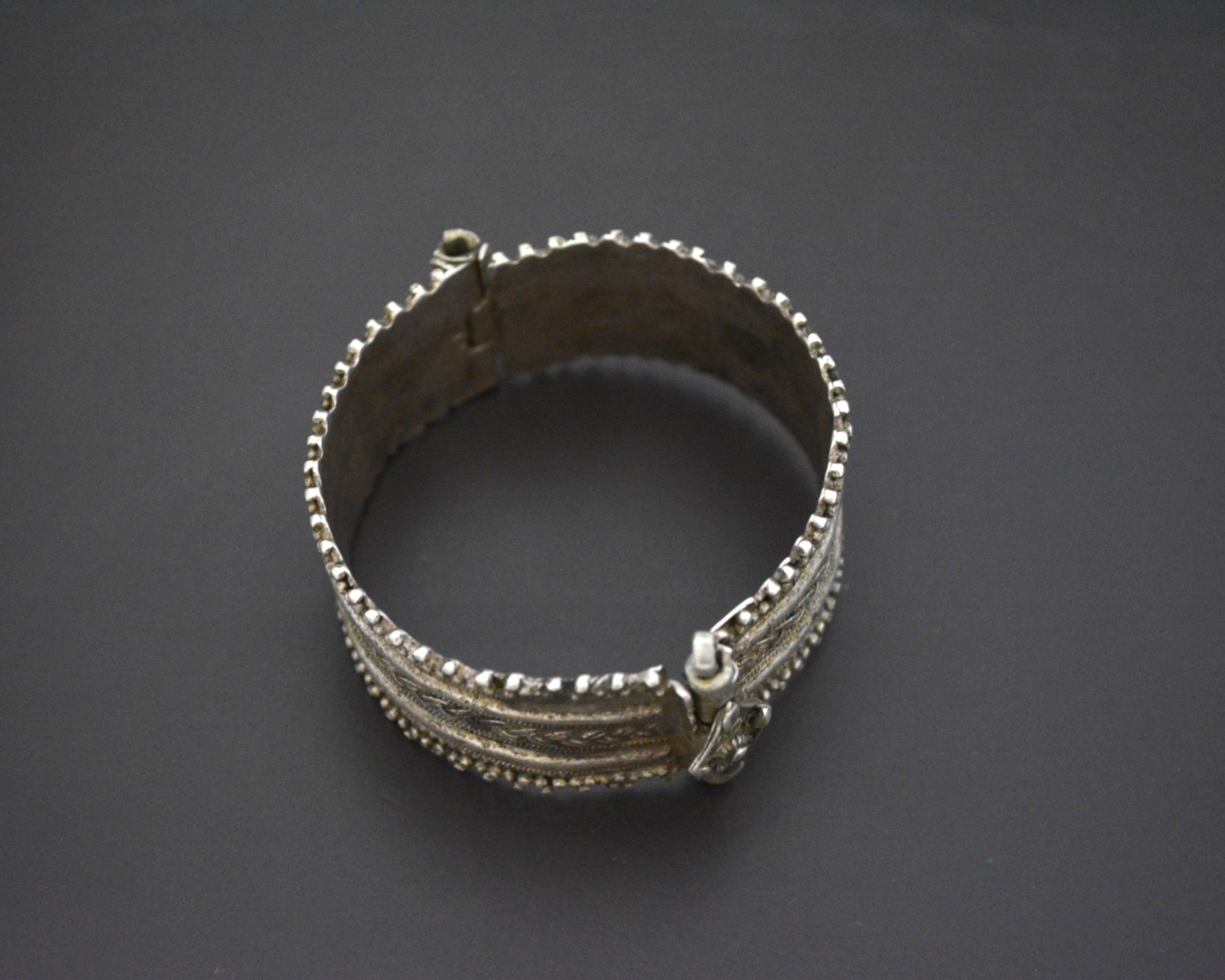 Yemeni Bedouin Silver Bracelet - Hinged - XXSmall Size