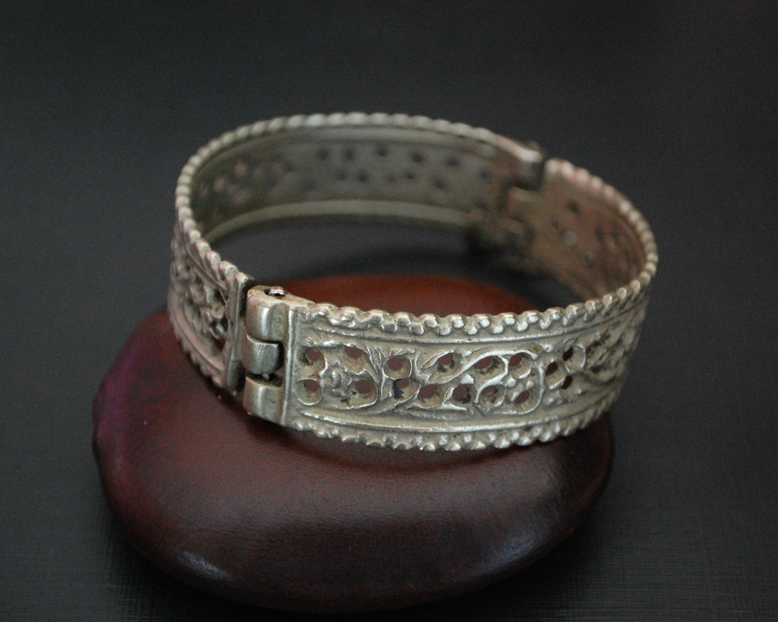 Yemeni Bedouin Hinged Silver Bracelet - Small