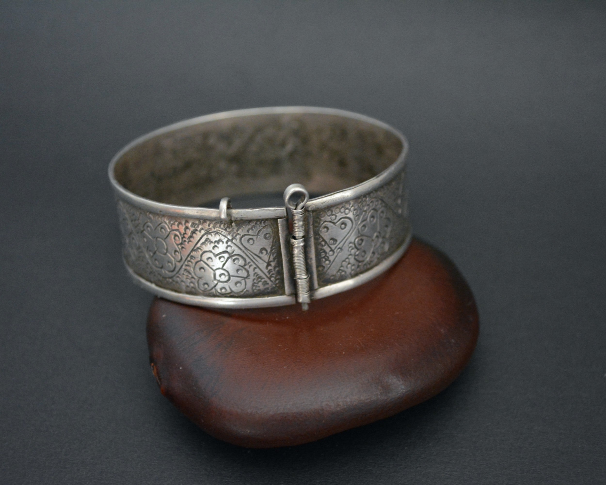 Turkmen Silver Hinged Bracelet - SMALL