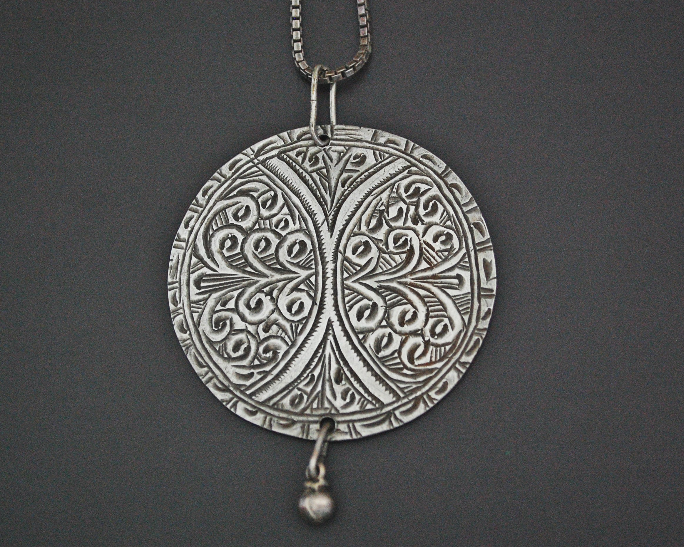 Engraved Berber Head Ornament Pendant on Chain