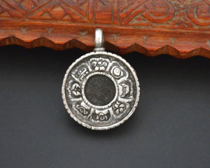 Nepali Resin Silver Pendant with Repoussee Setting