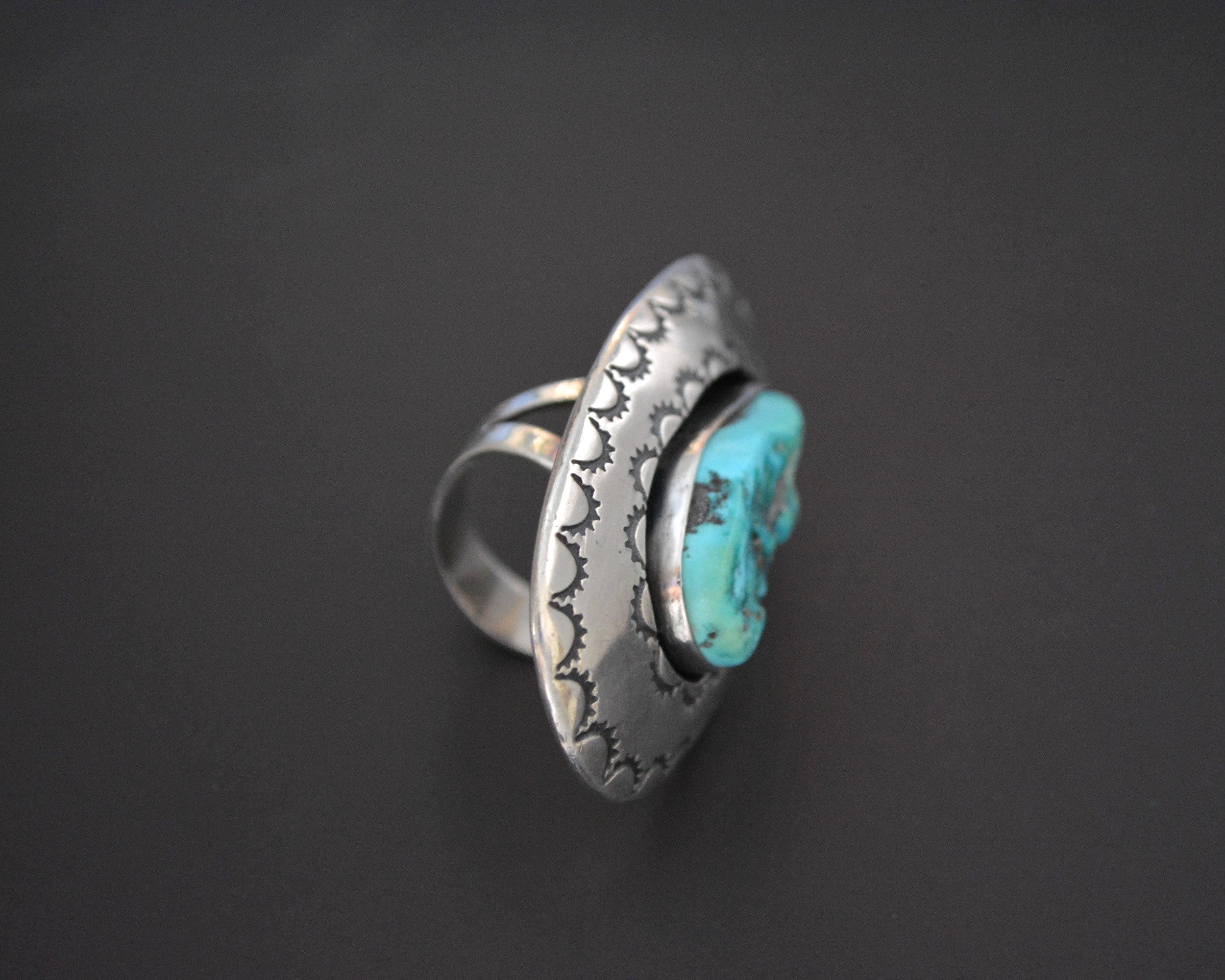 Splendid Native American Turquoise Ring - Size 8.5