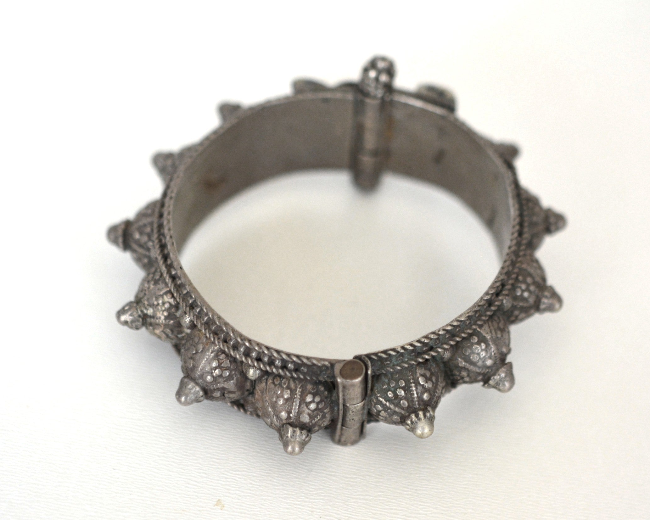 Yemeni Bedouin Silver Bracelet with Coral and Turquoise - Hinged - Small Size