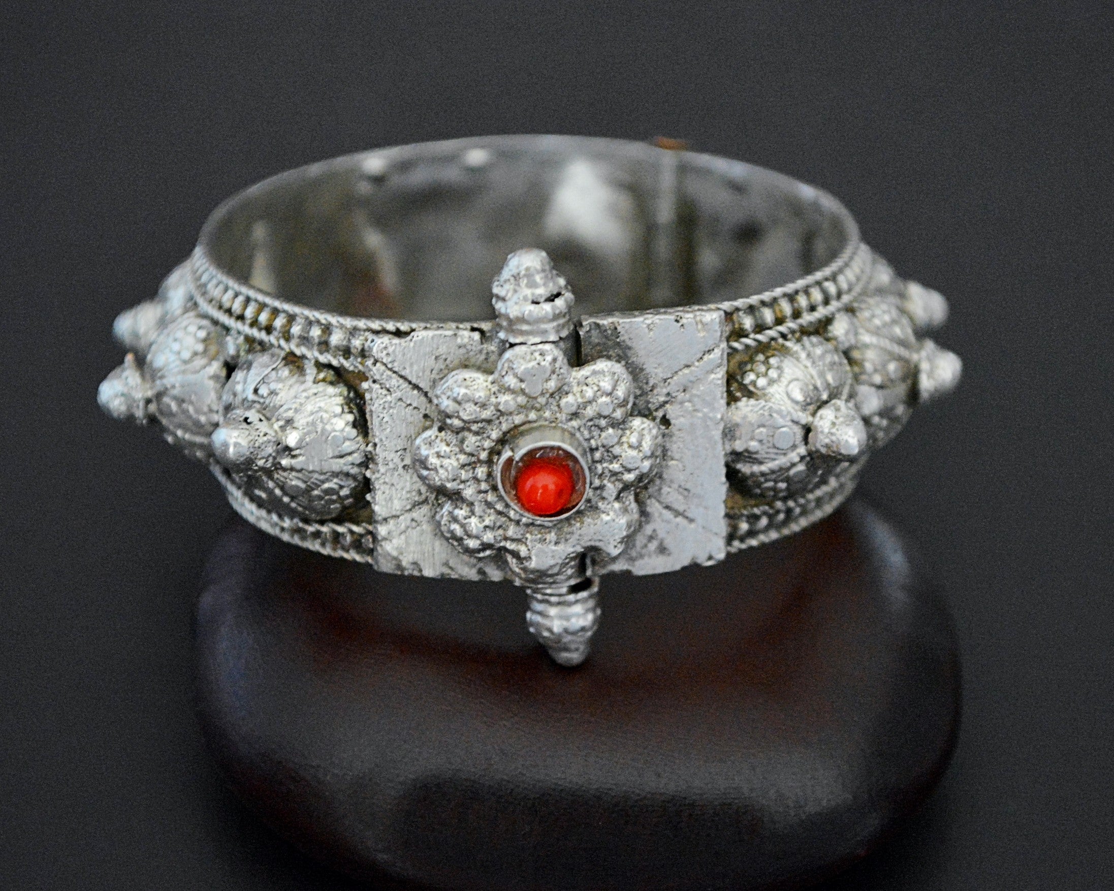 Yemeni Bedouin Silver Bracelet with Red Bead - Hinged - Small Size