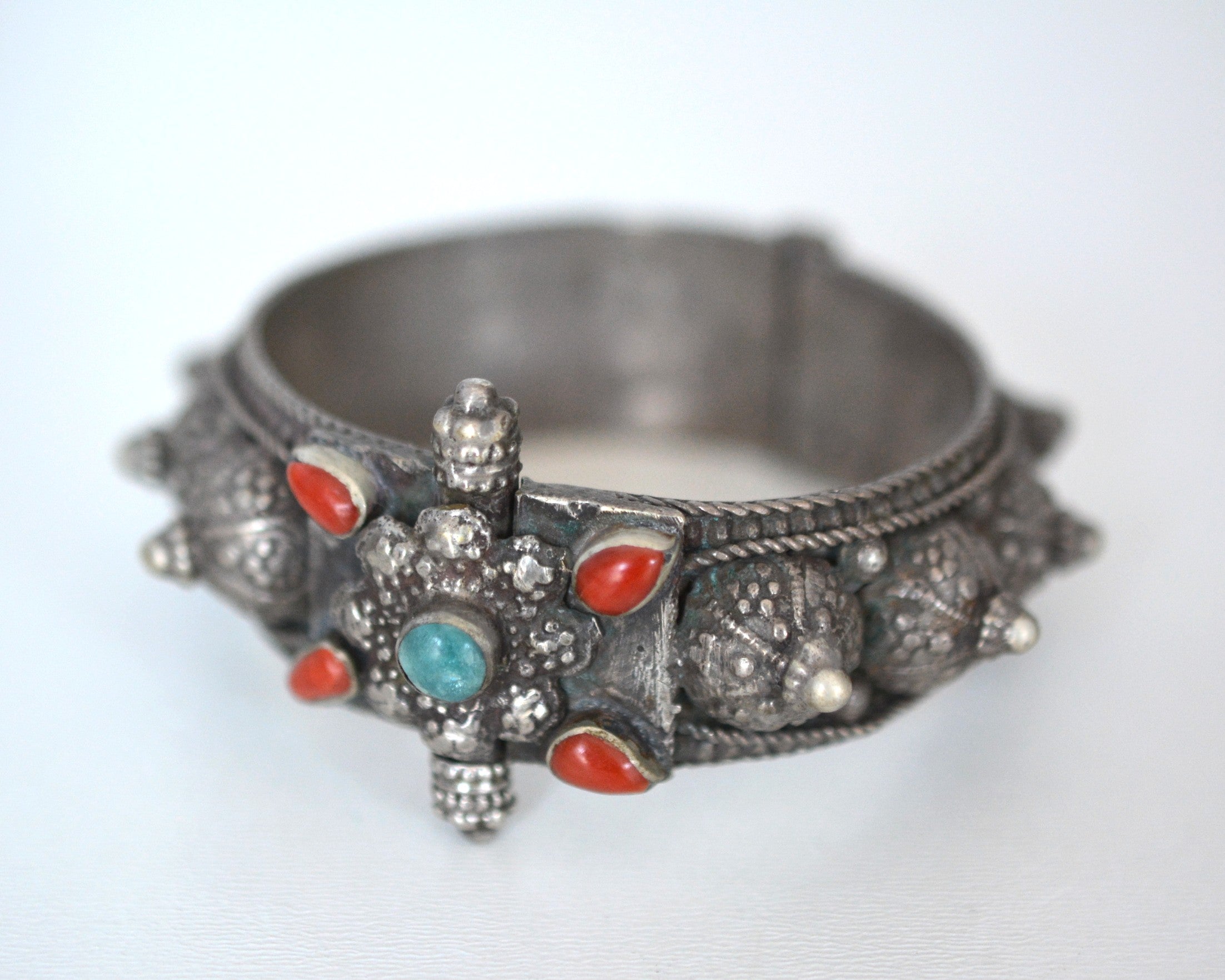 Yemeni Bedouin Silver Bracelet with Coral and Turquoise - Hinged - Small Size
