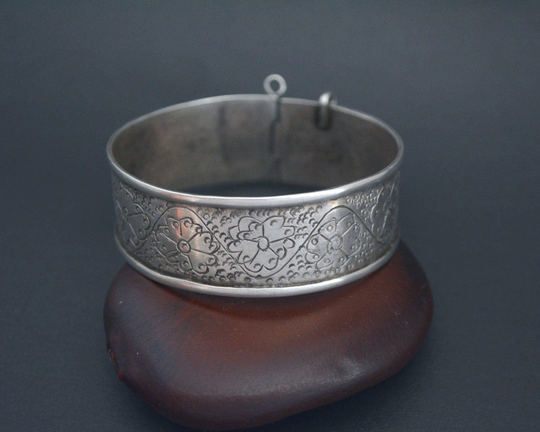 Turkmen Silver Hinged Bracelet - SMALL