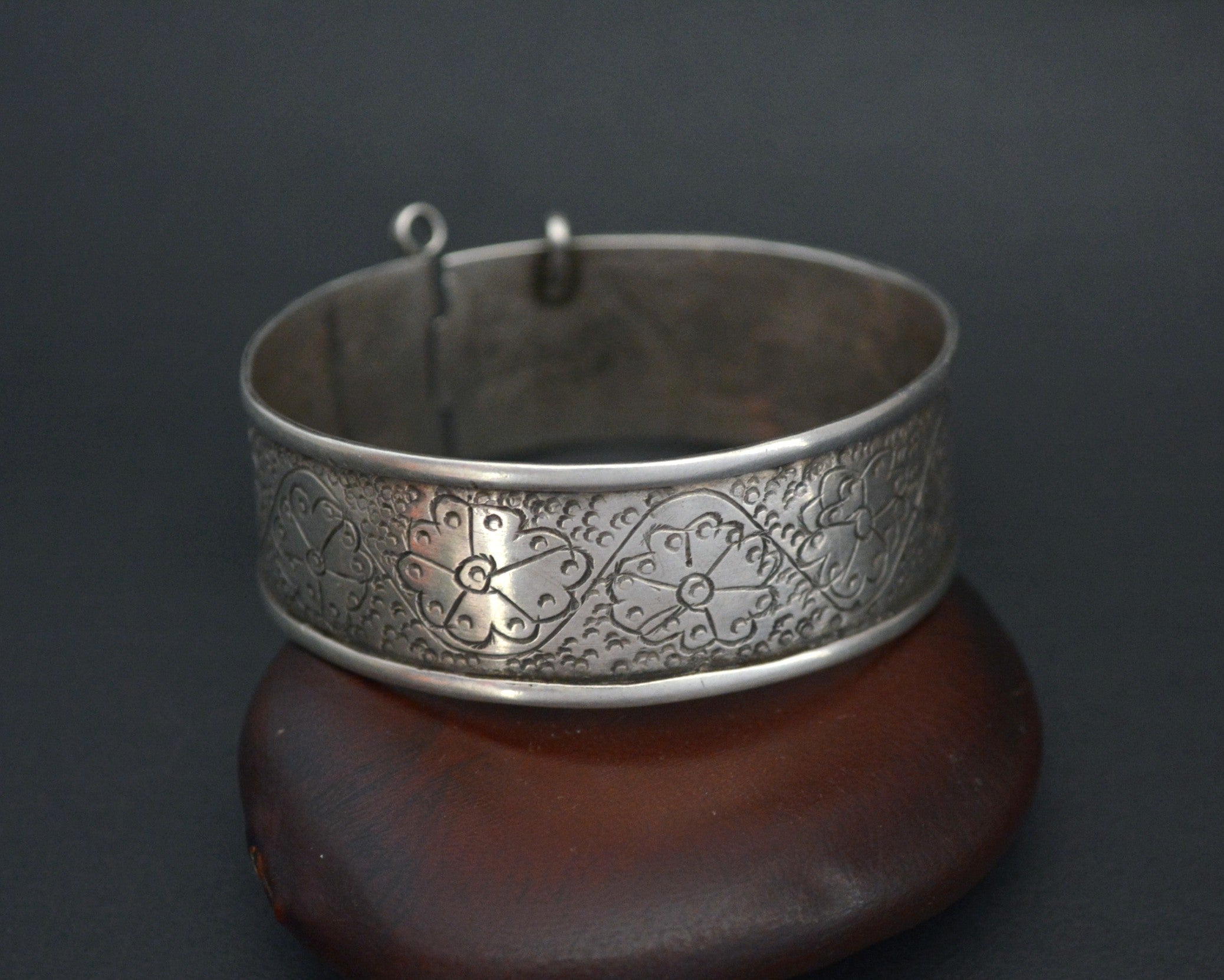 Turkmen Silver Hinged Bracelet - SMALL