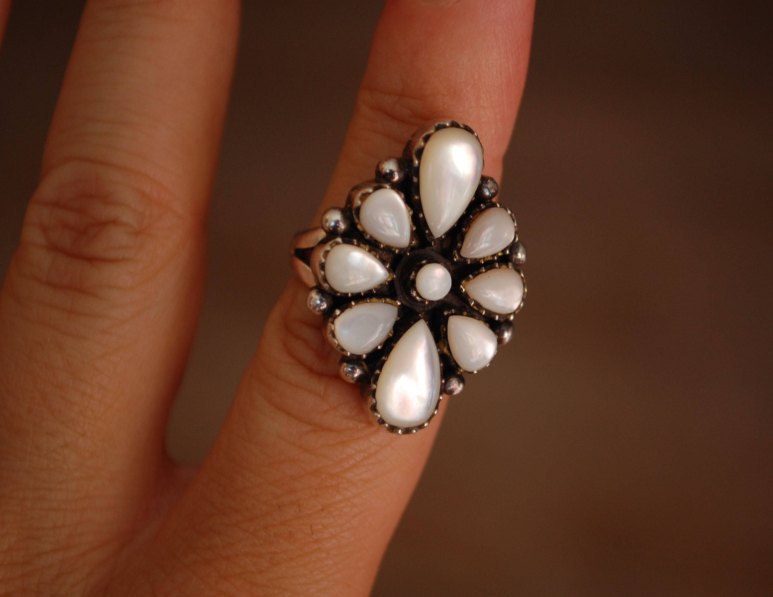 Native American Navajo Mother of Pearl Ring - Size 6