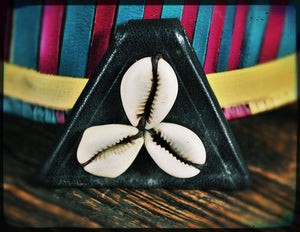 Tuareg Cowrie Shell Leather Amulet - Tribal Tuareg Pendant - Tuareg Gris Gris Amulet